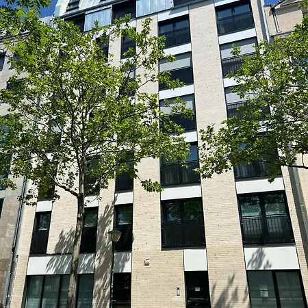 Keda Royale Center Charm *