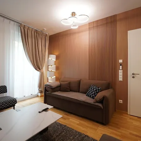 Keda Royale Center Charm