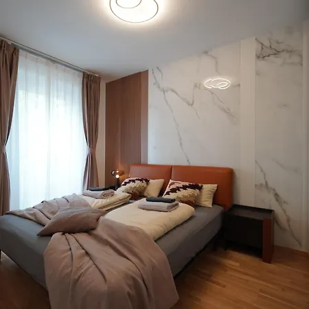 Keda Royale Center Charm